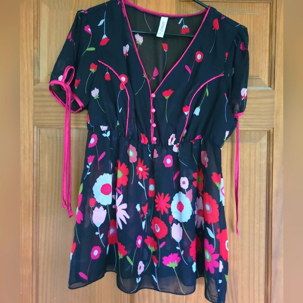Black/red Floral Short-sleeve Blouse- Size XL